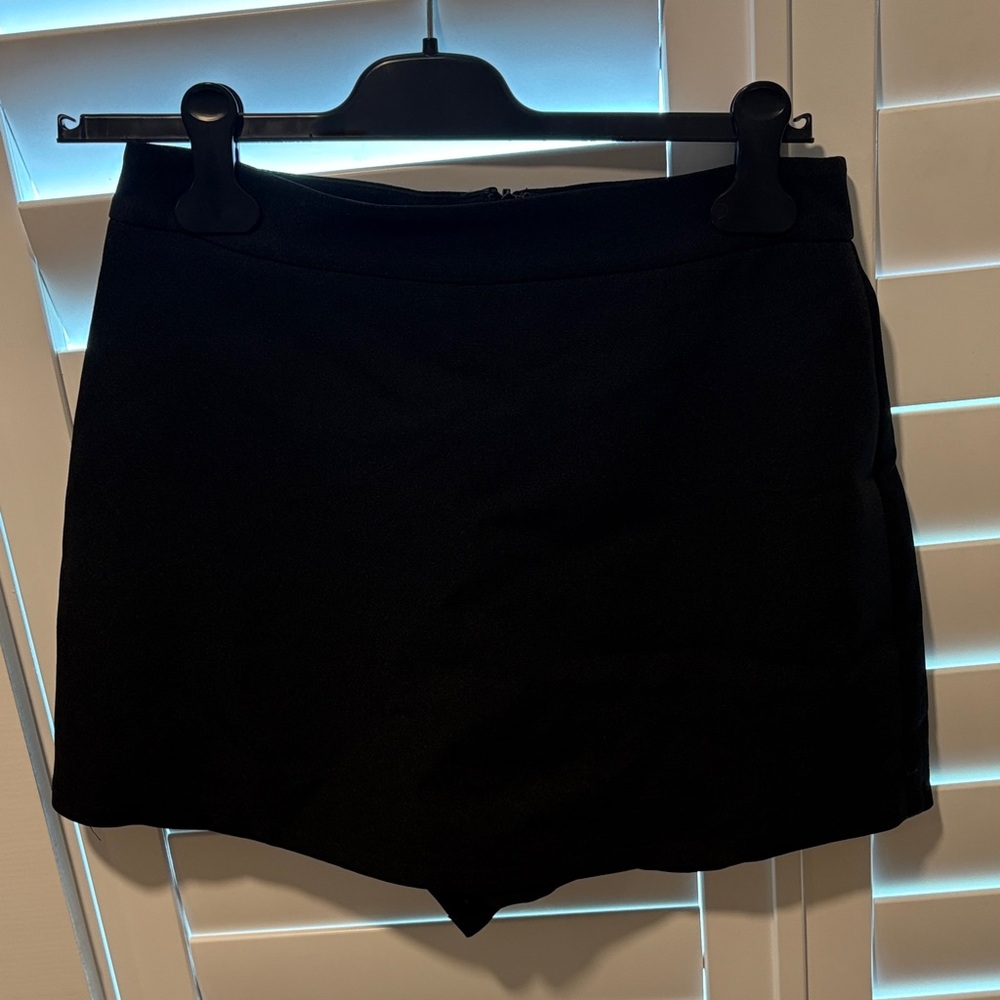 Lulu's Classic Black Women's Skorts